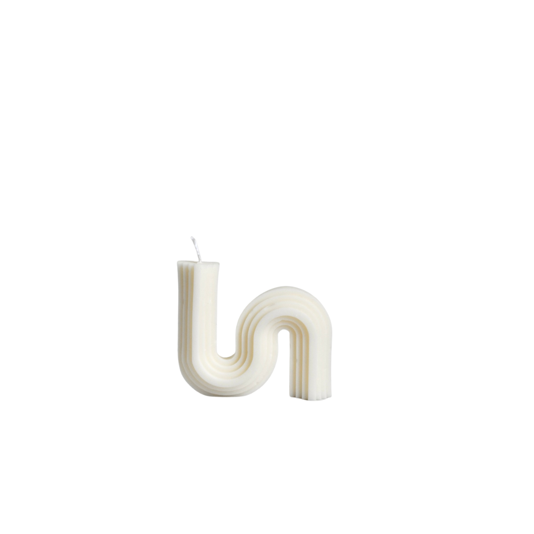 Handgemaakte upside down kaars met een speels en origineel design, ideaal als opvallend decoratief stuk of sfeervolle kaars in een modern interieur.