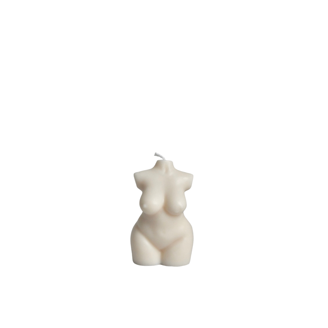 Een kleine, handgemaakte Body Curvy Kaars van Shade Candles, ontworpen met vrouwelijke rondingen, ideaal als decoratie of cadeau.