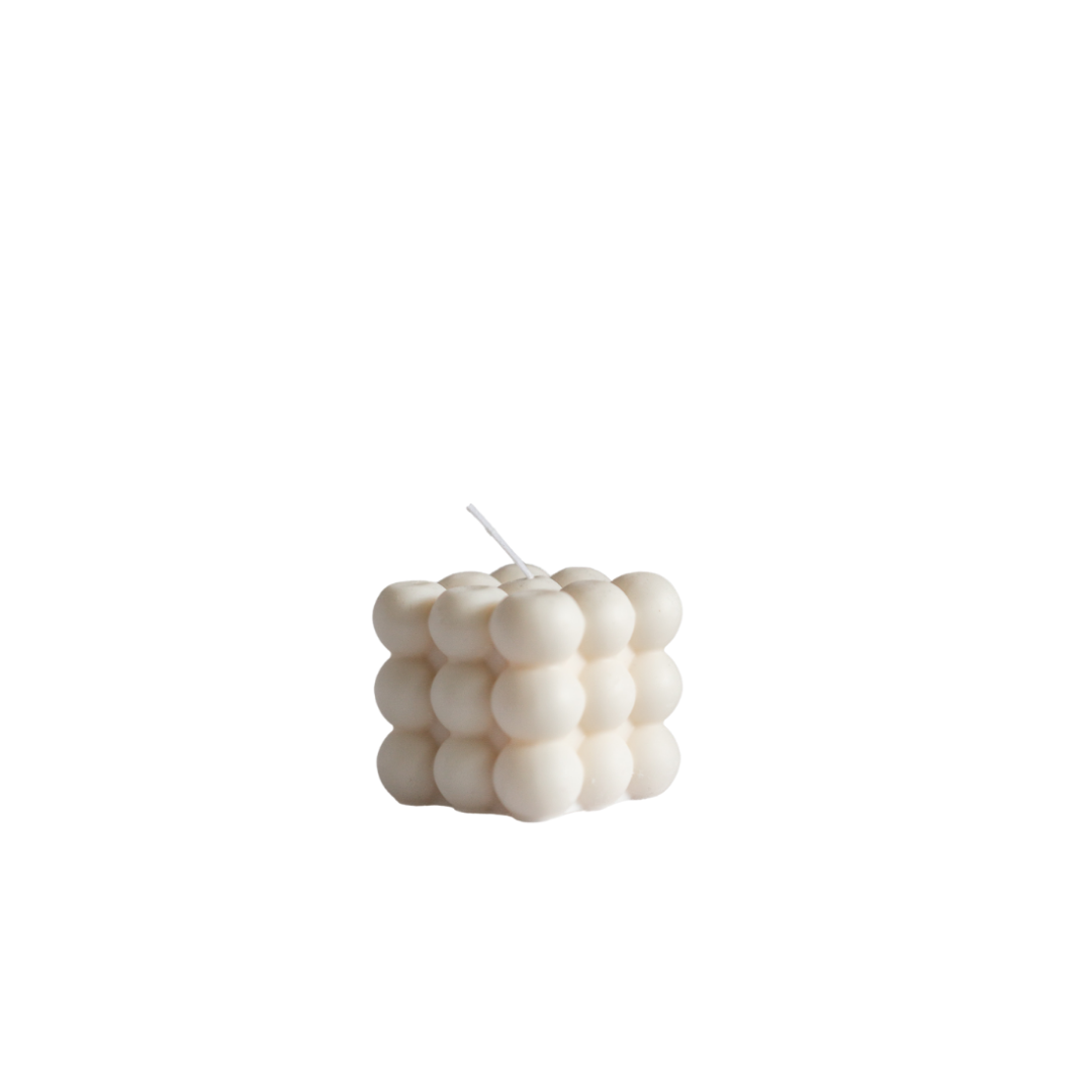 Een handgemaakte Bubble Kaars van Shade Candles, met een modern geometrisch design, ideaal voor decoratie of als cadeau.